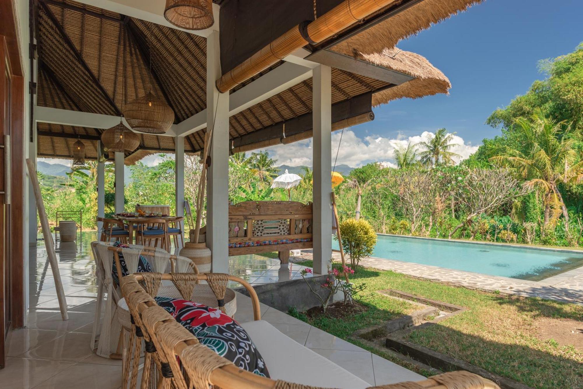 Absolute Beach Front Villa Umeanyar Exterior photo