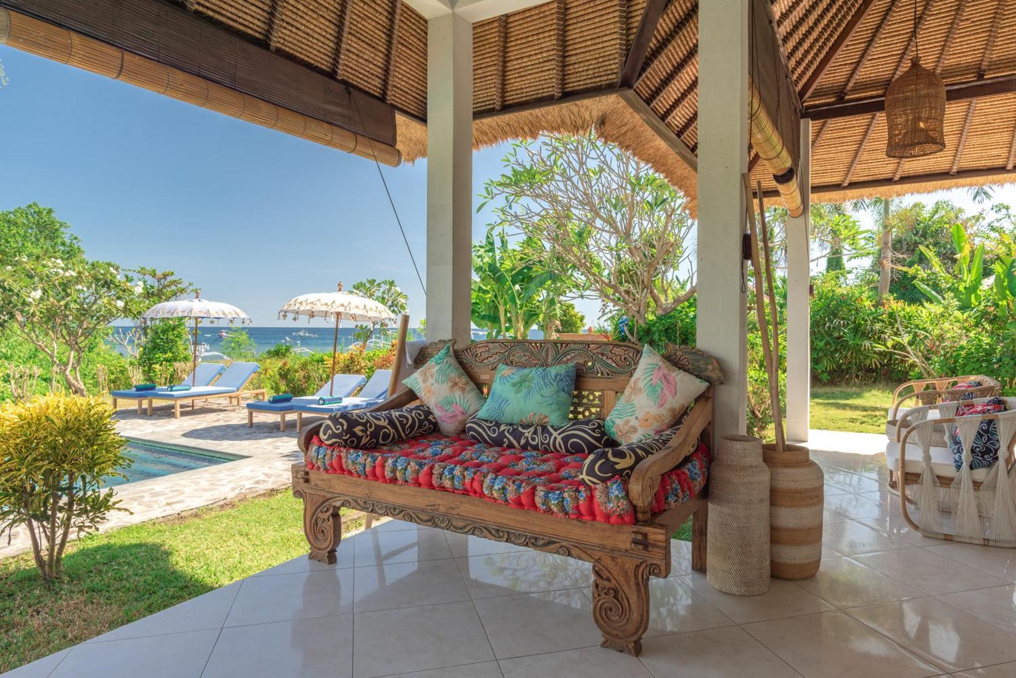 Absolute Beach Front Villa Umeanyar Exterior photo