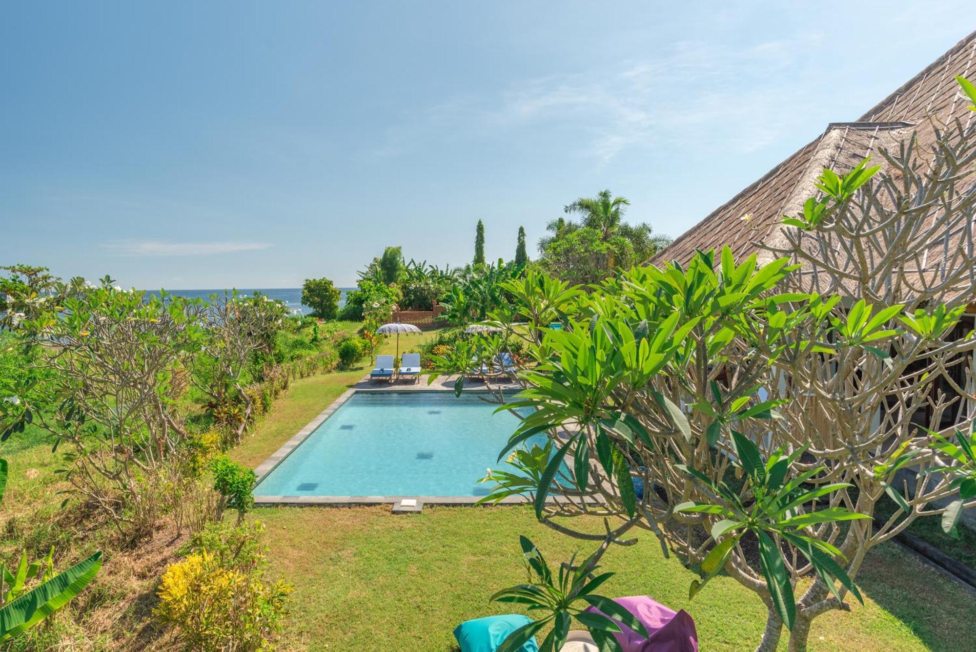 Absolute Beach Front Villa Umeanyar Exterior photo