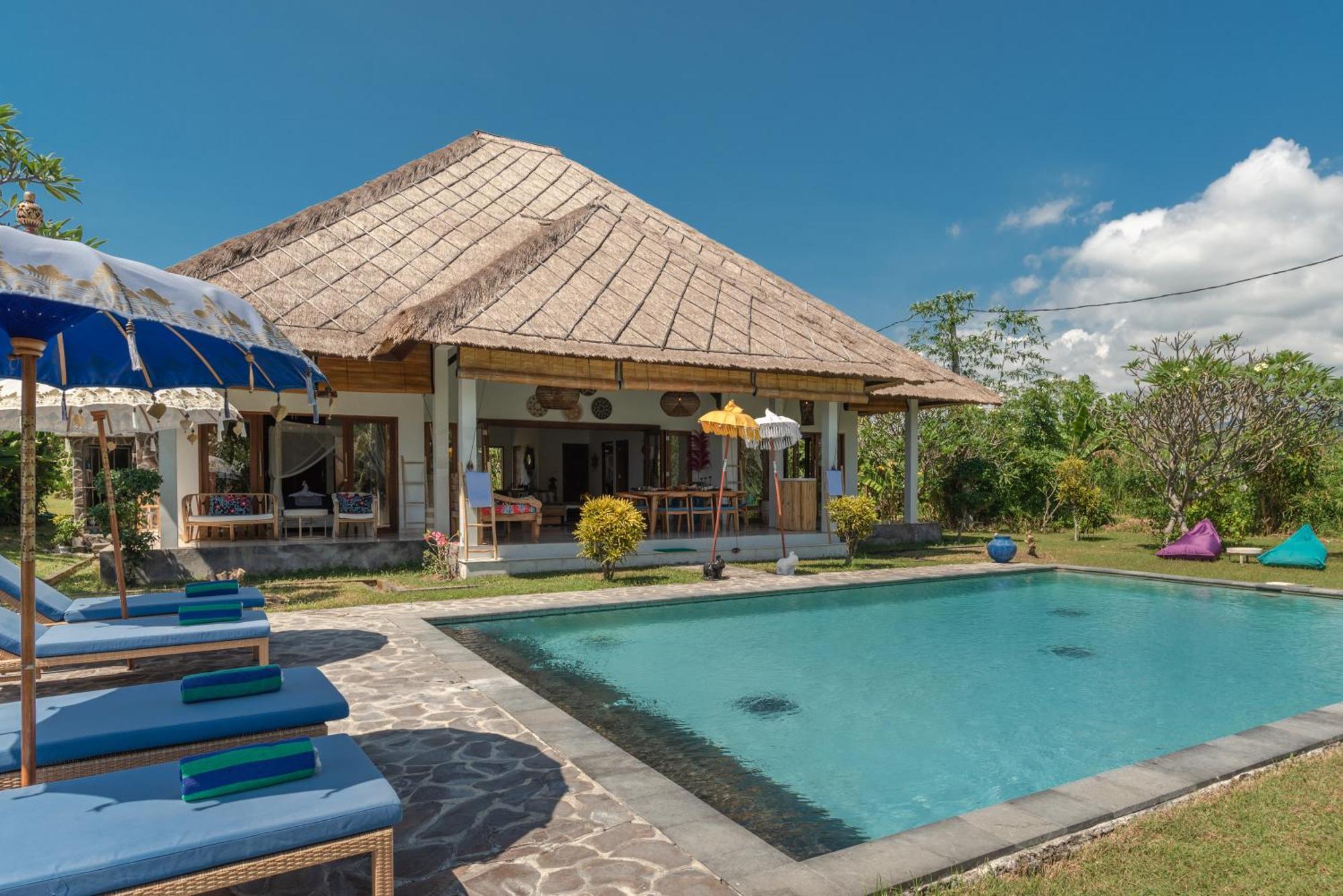 Absolute Beach Front Villa Umeanyar Exterior photo