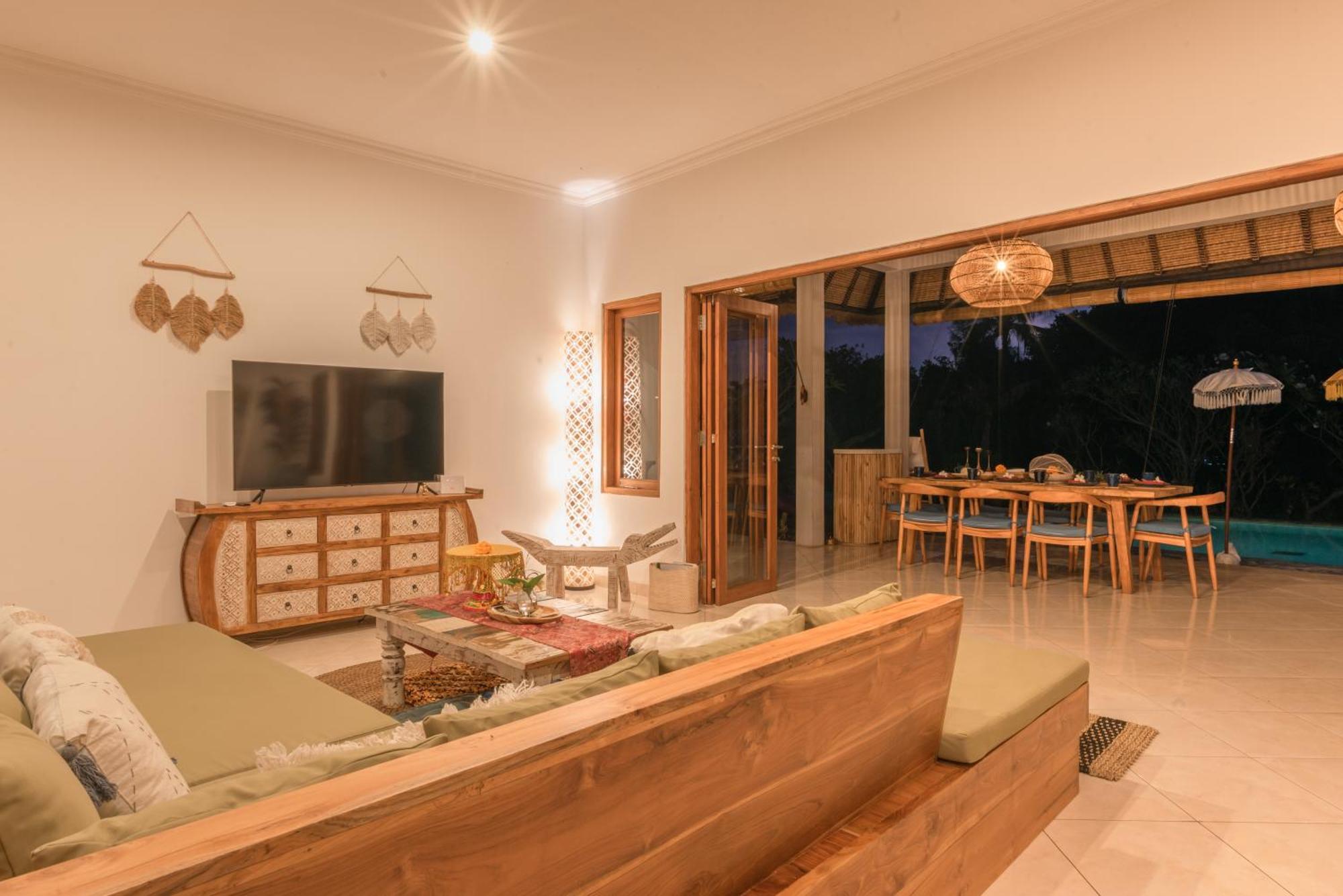 Absolute Beach Front Villa Umeanyar Exterior photo