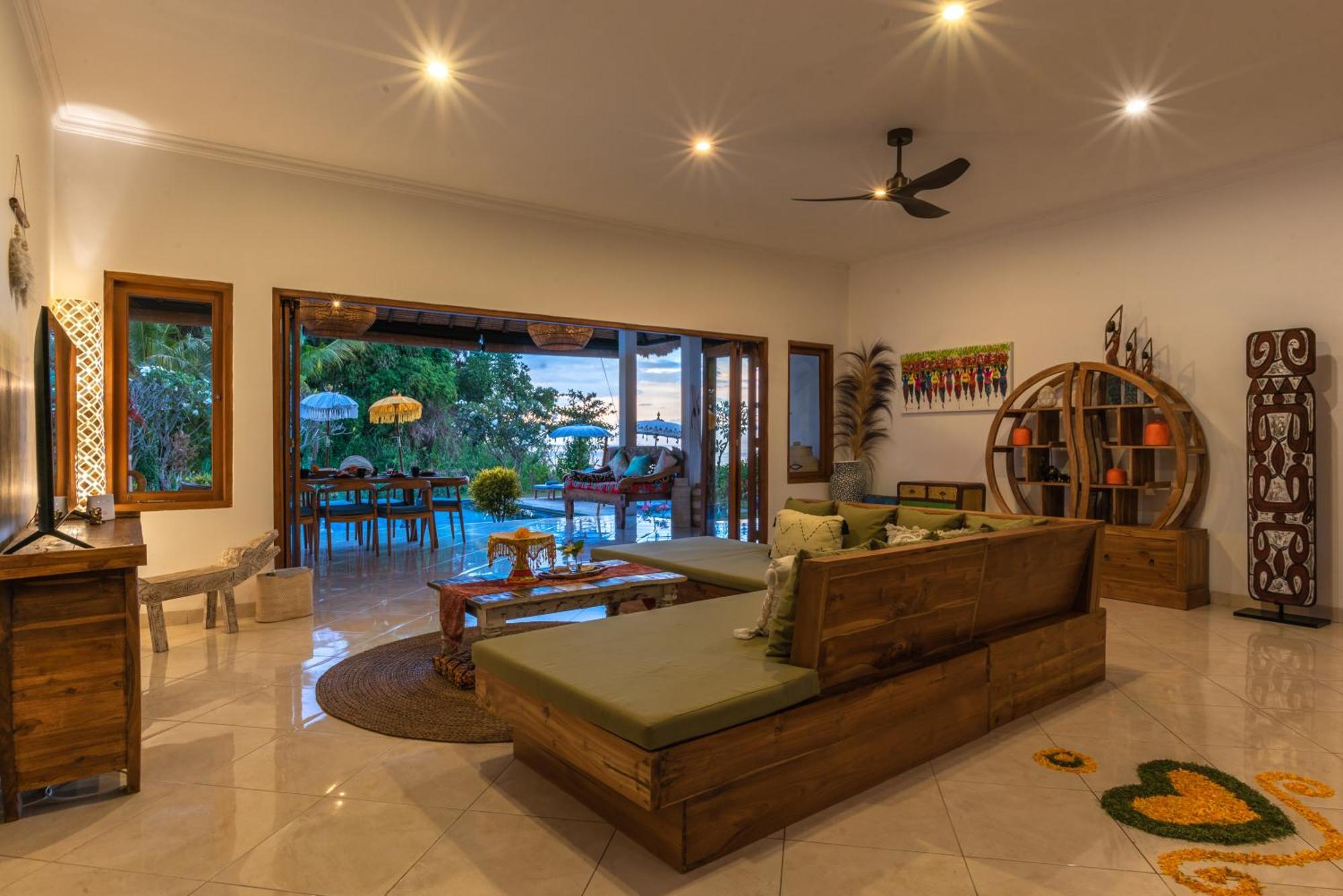 Absolute Beach Front Villa Umeanyar Exterior photo