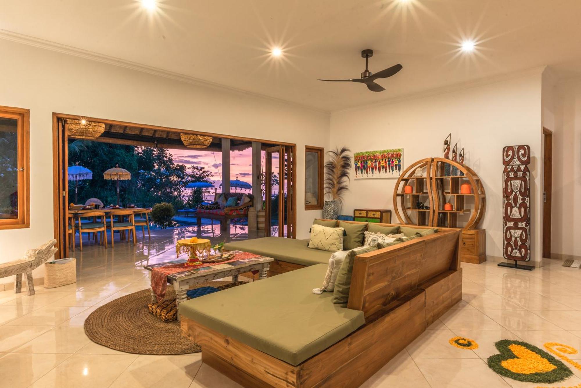 Absolute Beach Front Villa Umeanyar Exterior photo