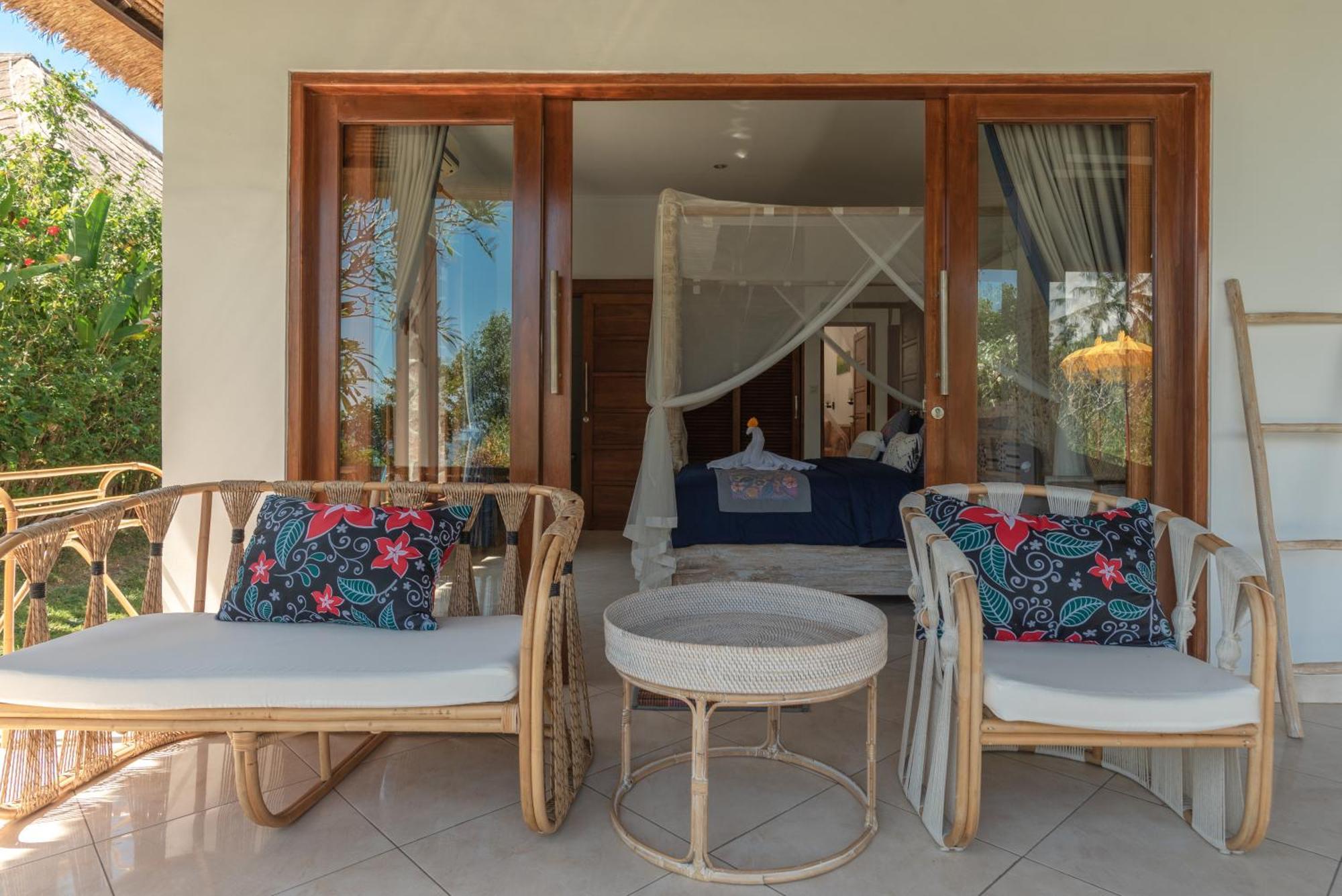 Absolute Beach Front Villa Umeanyar Exterior photo
