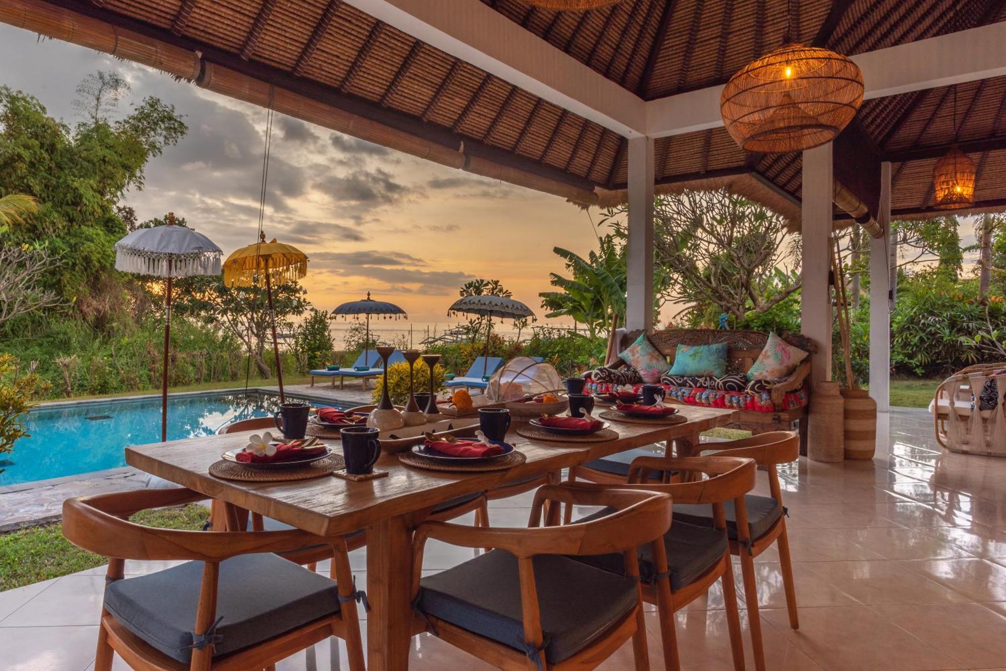 Absolute Beach Front Villa Umeanyar Exterior photo