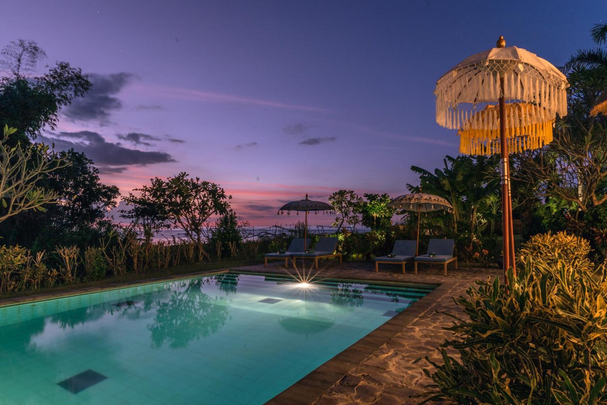Absolute Beach Front Villa Umeanyar Exterior photo