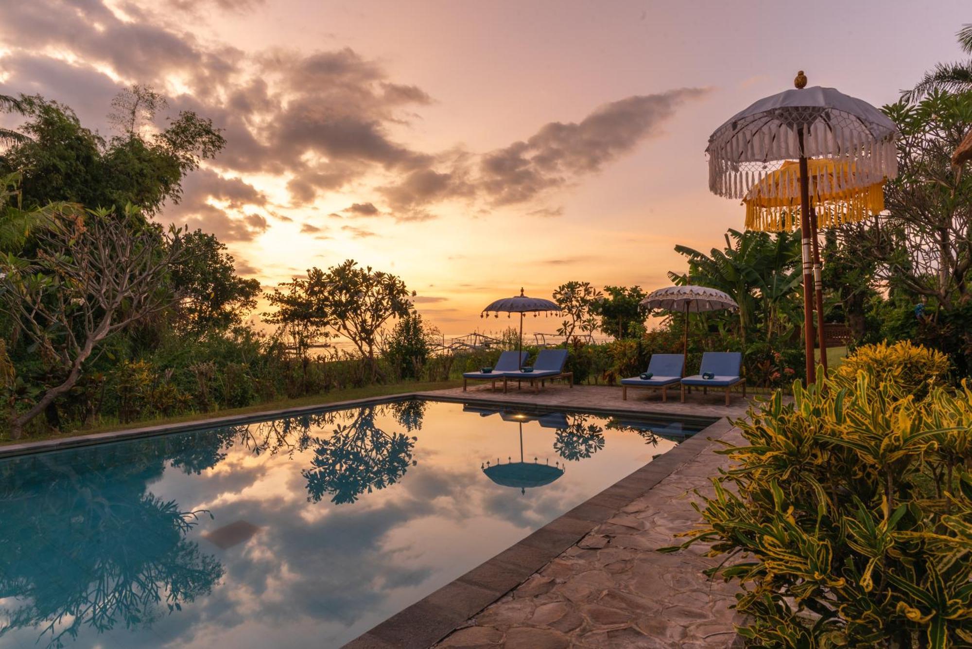 Absolute Beach Front Villa Umeanyar Exterior photo